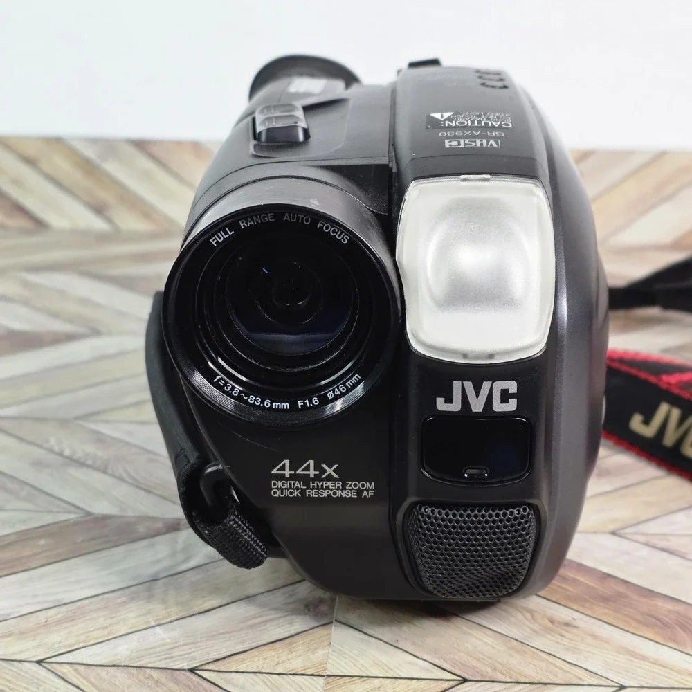 VTG 1998 JVC GR-AX930U Compact VHS Camcorder Videomovie Bundle TESTED Works